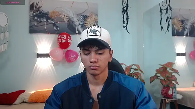 Snapshot of markbowie chatting on 02-12-26, 12:27 markbowie online show from 02-12-26, 12:27