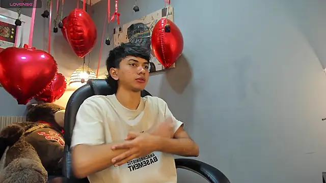 Snapshot of markbowie chatting on 02-19-26, 01:52 markbowie online show from 02-19-26, 01:52