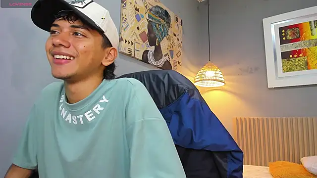 Snapshot of markbowie chatting on 01-16-26, 01:04 markbowie online show from 01-16-26, 01:04