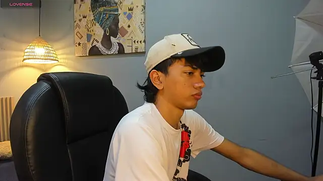 Snapshot of markbowie chatting on 03-03-26, 01:29 markbowie online show from 03-03-26, 01:29