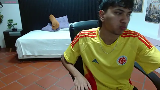 Snapshot of markbowie chatting on 02-08-26, 03:10 markbowie online show from 02-08-26, 03:10