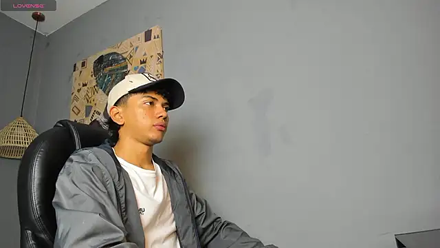 Snapshot of markbowie chatting on 02-07-26, 01:52 markbowie online show from 02-07-26, 01:52