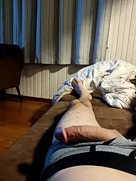 Gustavo198045 online show from 12-19-25, 03:54