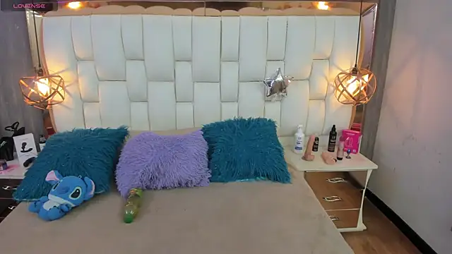 Foxxy Doll online show from 04-10-26, 02:57