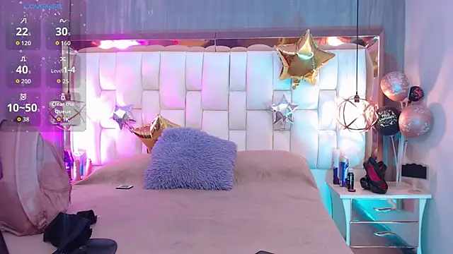 Foxxy Doll online show from 11-08-25, 04:32