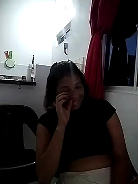 Snapshot of AriaHot_ chatting on 10-24-25, 04:11 AriaHot online show from 10-24-25, 04:11