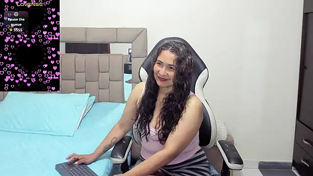gabrielaponce11 online show from 05-06-26, 02:43