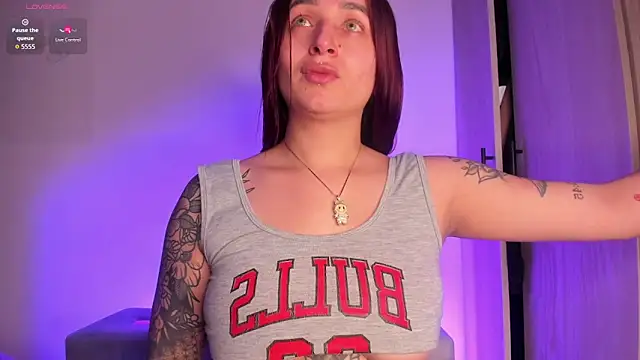 scarlett Collinss online show from 12-18-25, 04:50