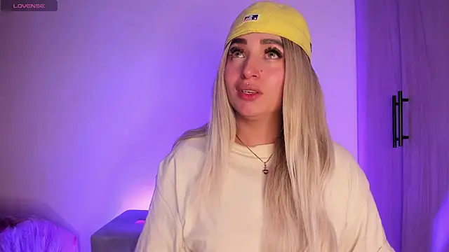 scarlett Collinss online show from 11-05-25, 05:32