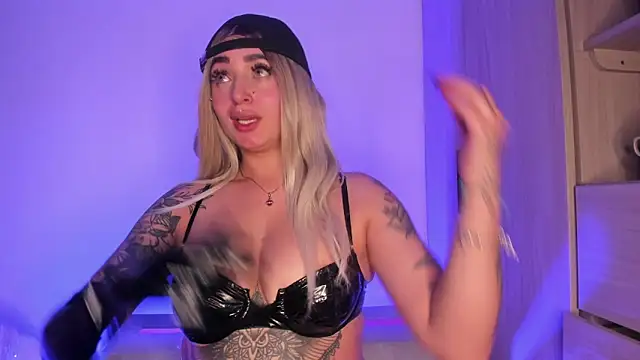 scarlett Collinss online show from 11-08-25, 05:00