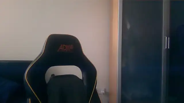 LondonMan1988 online show from 10-26-25, 08:26