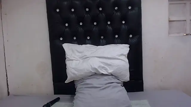 GlowGoddessxx online show from 03-04-26, 05:37