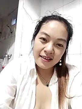 Snapshot of naop04 chatting on 10-15-25, 10:45 naop04 online show from 10-15-25, 10:45