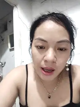 Snapshot of naop04 chatting on 10-17-25, 11:56 naop04 online show from 10-17-25, 11:56