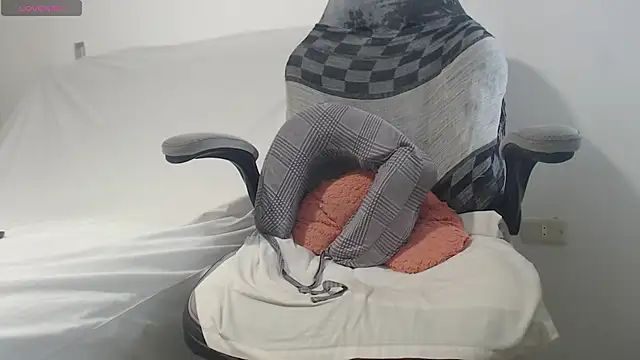 mia duvall online show from 04-10-26, 03:19