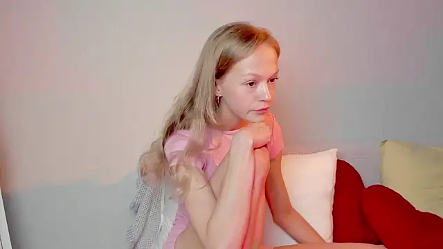 Snapshot of Kara_smalltits chatting on 06-29-26, 11:54 Kara smalltits online show from 06-29-26, 11:54