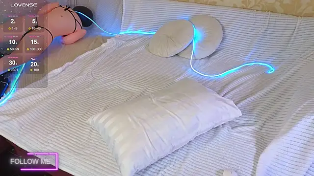 Angell Wild online show from 10-25-25, 01:56