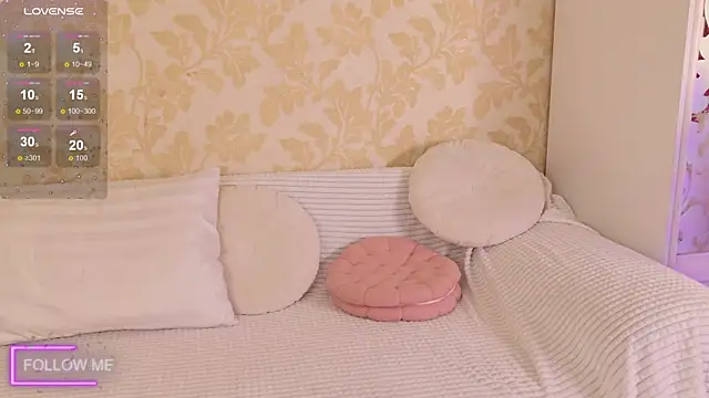 Angell Wild online show from 11-04-25, 01:04