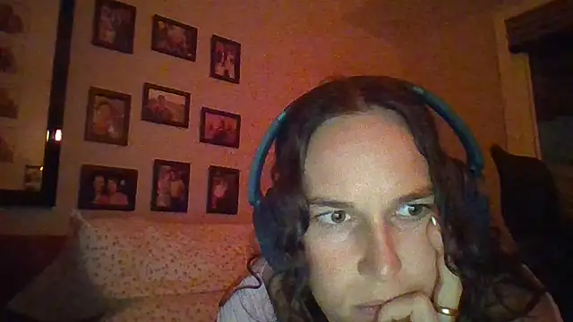 Snapshot of forbiddenbabygirl chatting on 11-04-25, 04:38 forbiddenbabygirl online show from 11-04-25, 04:38