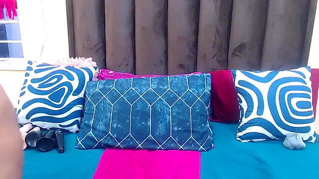 AfricanQueenxx40 online show from 11-12-25, 03:32