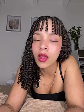Snapshot of Yasmin777_ chatting on 06-11-26, 01:27 Yasmin777 online show from 06-11-26, 01:27