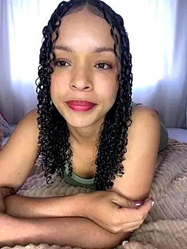 Snapshot of Yasmin777_ chatting on 10-07-25, 08:43 Yasmin777 online show from 10-07-25, 08:43