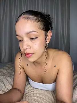 Snapshot of Yasmin777_ chatting on 10-19-25, 11:51 Yasmin777 online show from 10-19-25, 11:51