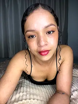 Snapshot of Yasmin777_ chatting on 09-21-25, 01:11 Yasmin777 online show from 09-21-25, 01:11