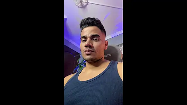 AndresR3 online show from 11-07-25, 03:22