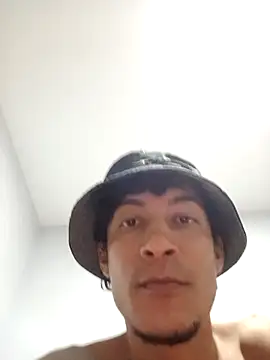 Snapshot of Alejobig27 chatting on 11-25-25, 04:24 Alejobig27 online show from 11-25-25, 04:24