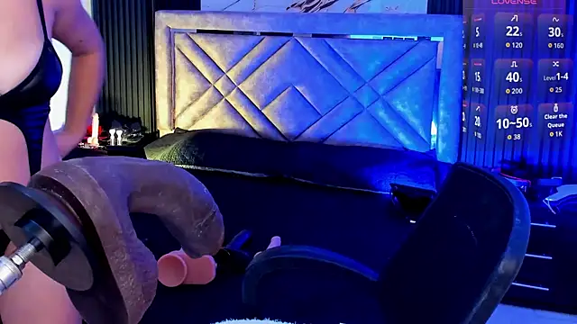 Issafoxx online show from 10-27-25, 12:06