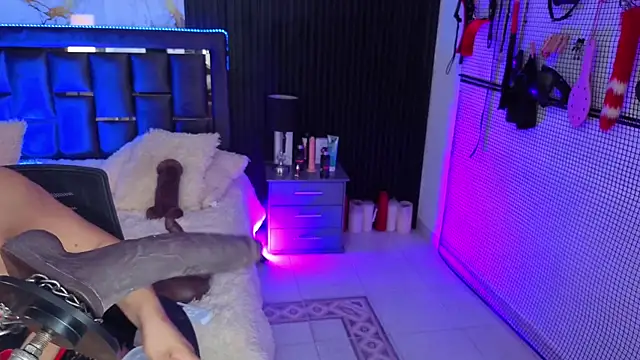 Issafoxx online show from 02-21-26, 12:29