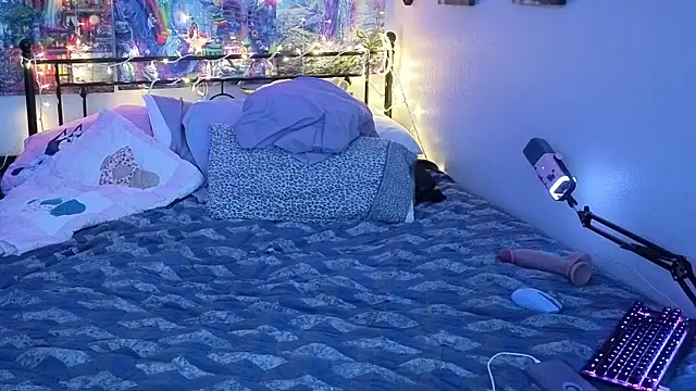 Snapshot of scarelett2372 chatting on 10-20-25, 10:16 scarelett2372 online show from 10-20-25, 10:16