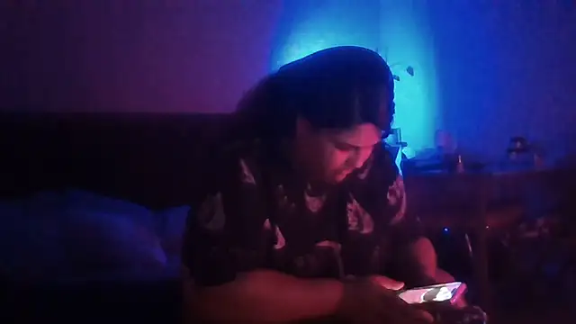 Snapshot of 1n0nlythroat chatting on 06-11-26, 04:09 1n0nlythroat online show from 06-11-26, 04:09