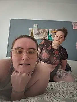 AndHerXO online show from 07-18-26, 04:04