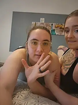 AndHerXO online show from 06-26-26, 02:12