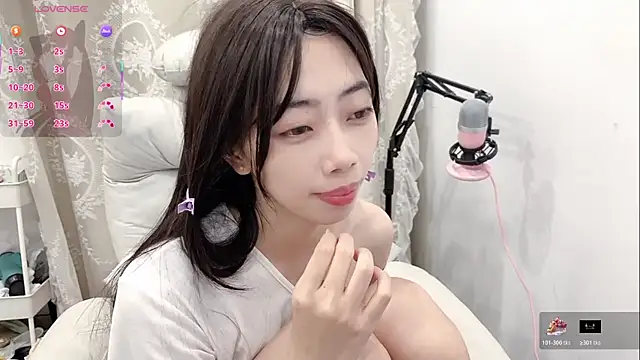 tuantuanle online show from 12-21-25, 07:04