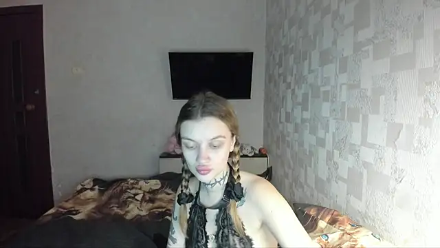 Snapshot of AlisTris chatting on 11-05-25, 12:19 AlisTris online show from 11-05-25, 12:19