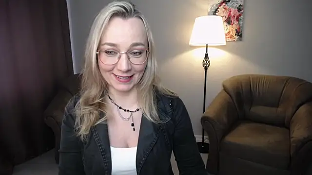 Snapshot of Ava_Elior chatting on 04-17-26, 09:12 Ava Elior online show from 04-17-26, 09:12