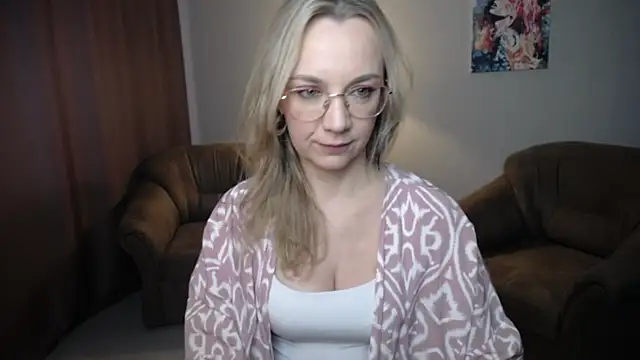 Snapshot of Ava_Elior chatting on 07-17-26, 12:02 Ava Elior online show from 07-17-26, 12:02