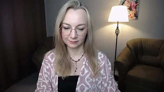 Snapshot of Ava_Elior chatting on 05-25-26, 08:35 Ava Elior online show from 05-25-26, 08:35