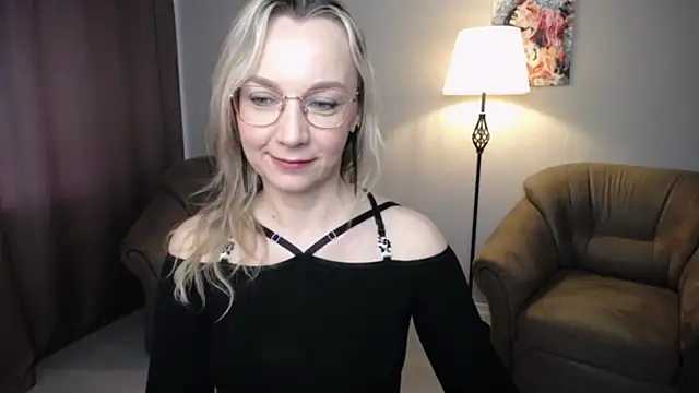 Snapshot of Ava_Elior chatting on 05-13-26, 10:00 Ava Elior online show from 05-13-26, 10:00