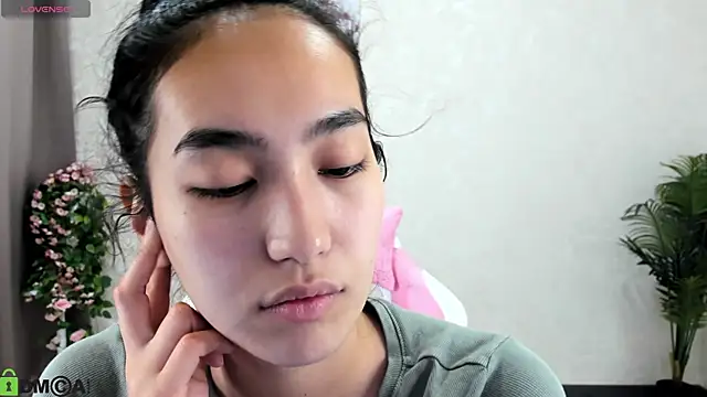 FlirtyAura online show from 10-28-25, 03:18