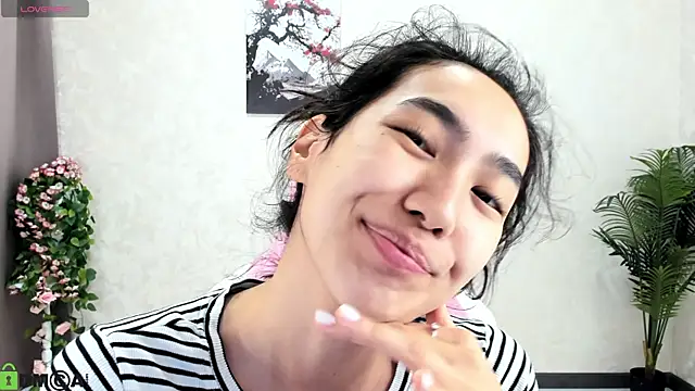 FlirtyAura online show from 11-05-25, 01:52