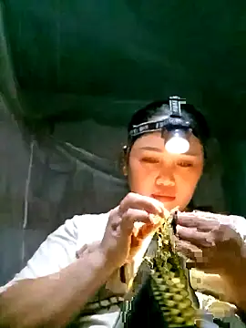 Snapshot of LanAnh-Lovely66 chatting on 10-03-25, 12:28 LanAnh-Lovely66 online show from 10-03-25, 12:28