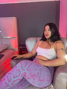 Snapshot of BellaFernandez__ chatting on 06-25-26, 01:05 BellaFernandez online show from 06-25-26, 01:05