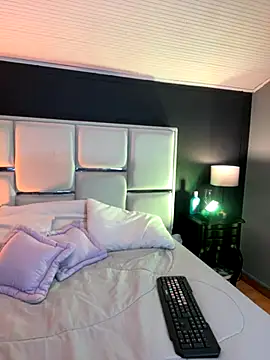 BellaFernandez   online show from 11-11-25, 12:11