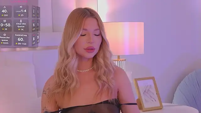 Snapshot of AriellaMelo chatting on 10-10-25, 06:03 AriellaMelo online show from 10-10-25, 06:03