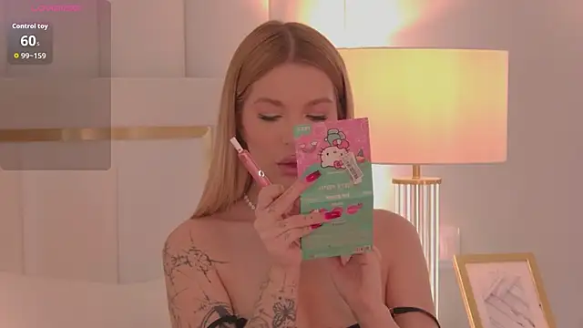 Snapshot of AriellaMelo chatting on 11-15-25, 05:55 AriellaMelo online show from 11-15-25, 05:55