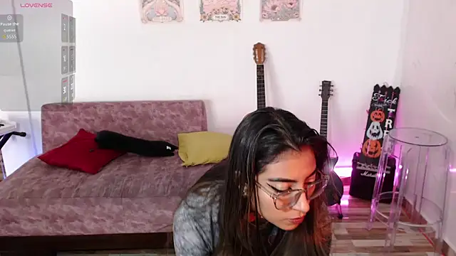 Susanahendrix online show from 10-29-25, 06:18